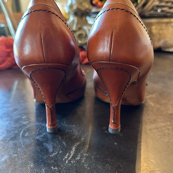 Authentic Louis Vuitton Cognac Stitched Leather Pumps Size 37.5 - Picture 3 of 4
